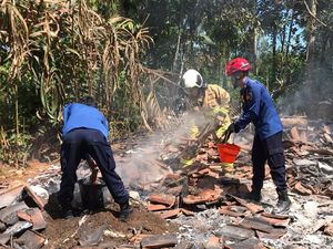 Rumah Nenek Damin Terbakar hingga Rata Tanah Saat Ditinggal Pengajian Rumah Nenek Damin Terbakar hingga Rata Tanah Saat Ditinggal Pengajian