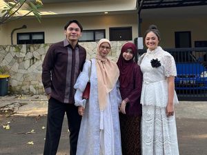Sienna Lulus SD, Berikan Surat Spesial Untuk Marshanda-Istri Ben Kasyafani Sienna Lulus SD, Berikan Surat Spesial Untuk Marshanda-Istri Ben Kasyafani