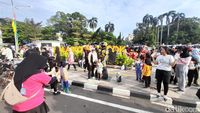 Hiruk Pikuk Warga Depok Ikut CFD Margonda, Ada Aksi Bela Diri-Robot Transformers