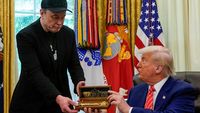 Berpisah di Gedung Putih, Elon Musk Dapat Kado dari Trump