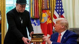 Berpisah di Gedung Putih, Elon Musk Dapat Kado dari Trump