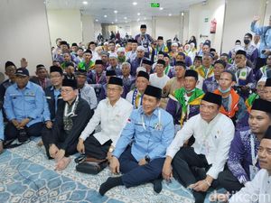 Wamenag Temui Jemaah Haji RI di Makkah, Ajak Jaga Kesehatan Jelang Wukuf