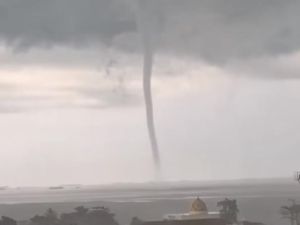 Fenomena Waterspout Terjadi di Teluk Balikpapan, BMKG Beri Penjelasan Fenomena Waterspout Terjadi di Teluk Balikpapan, BMKG Beri Penjelasan