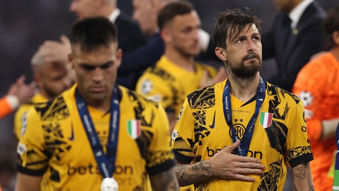 MUNICH, GERMANY - MAY 31: Francesco Acerbi of Internazionale disappointment during the UEFA Champions League Final 2025 between Paris Saint-Germain and FC Internazionale Milano at  on May 31, 2025 in Munich, Germany. (Photo by Image Photo Agency/Getty Images)