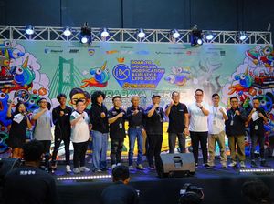 Penasaran Lihat Mobil Modif-Die Cast, Ribuan Orang Serbu IMX Surabaya 2025! Penasaran Lihat Mobil Modif-Die Cast, Ribuan Orang Serbu IMX Surabaya 2025!