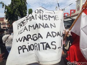 Petani Pundenrejo Geruduk Mapolresta Pati, Desak Massa Bertopeng Ditangkap Petani Pundenrejo Geruduk Mapolresta Pati, Desak Massa Bertopeng Ditangkap