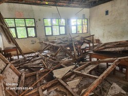 Atap Ruang Kelas SDN 3 Cikayas Pandeglang Ambruk karena Cuaca Ekstrem