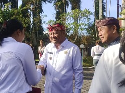 127 CPNS Pemkab Gianyar Formasi 2024 Terima SK dari Agus Mahayastra