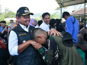 Kata Bupati Dony soal Program Pembinaan Karakter di Barak Militer Kata Bupati Dony soal Program Pembinaan Karakter di Barak Militer