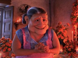 Remember Me! Pengisi Suara Abuelita di Coco Meninggal Dunia