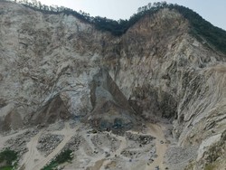 Ada Longsor Susulan, Pencarian Korban Gunung Kuda Cirebon Dihentikan