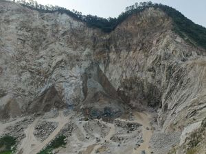 Fakta-Fakta Penghentian Pencarian Korban Longsor Gunung Kuda Cirebon Fakta-Fakta Penghentian Pencarian Korban Longsor Gunung Kuda Cirebon