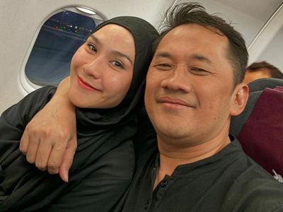 Zaskia Adya Mecca dan Hanung Bramantyo Pontang-panting Hadiri Kelulusan Anak