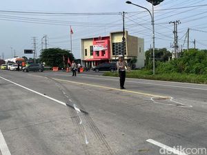 Pemotor Mau Nyeberang Tewas Ditabrak Sugeng Rahayu di Bypass Mojokerto Pemotor Mau Nyeberang Tewas Ditabrak Sugeng Rahayu di Bypass Mojokerto