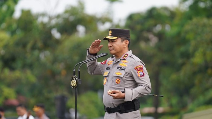 Kapolda Riau Irjen Herry Heryawan. Kapolda Riau Irjen Herry Heryawan.