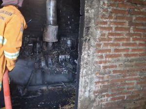 Penggilingan Padi di Pentil Rembang Terbakar, 3 Ton Gabah Ikut Hangus Penggilingan Padi di Pentil Rembang Terbakar, 3 Ton Gabah Ikut Hangus
