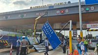 Potret Kekacauan di GT Ciawi 2 Gara-gara Ditubruk Truk