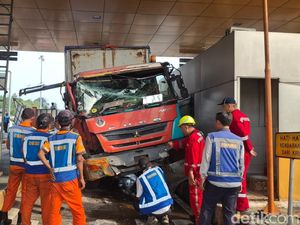 Kronologi Truk Overload Tabrak GT Ciawi 2 gara-gara Rem Blong Kronologi Truk Overload Tabrak GT Ciawi 2 gara-gara Rem Blong