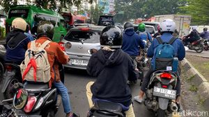 Potret Bunderan Cibiru yang Sibuk Setiap Pagi