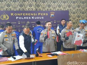 3 Pria Bobol Gudang Minyak Angin di Kudus, Hasil Curian Dijual ke Bogor 3 Pria Bobol Gudang Minyak Angin di Kudus, Hasil Curian Dijual ke Bogor
