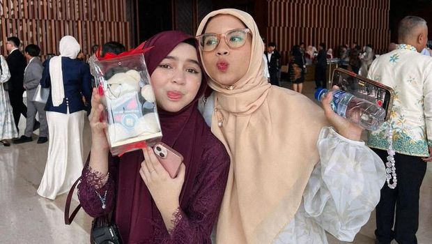 Momen Wisuda Sienna Anak Marshanda dan Ben Kasyafani