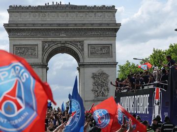 PSG Gelar Parade Juara Liga Champions di Paris