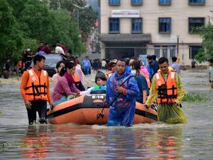 Banjir Terjang India, 34 Orang Tewas Termasuk 3 Tentara Banjir Terjang India, 34 Orang Tewas Termasuk 3 Tentara