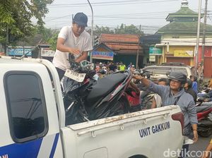 Polisi Cek CCTV Lokasi Kecelakaan Tewaskan Pemotor Diduga Korban Jambret Polisi Cek CCTV Lokasi Kecelakaan Tewaskan Pemotor Diduga Korban Jambret