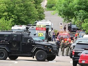 Demonstran Diserang Bom Molotov di AS, 6 Orang Luka Demonstran Diserang Bom Molotov di AS, 6 Orang Luka