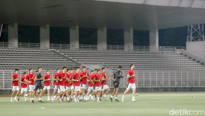 Potret Latihan Timnas Indonesia Jelang Lawan China Timnas Indonesia menggelar latihan jelang menghadapi China dalam fase Grup C putaran ketiga Kualifikasi Piala Dunia 2026 zona Asia di Lapangan Madya, Jakarta, Senin (2/6/2025).