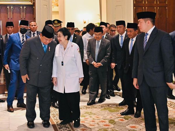 Keakraban Prabowo dan Megawati Bisik-bisik Saat Bertemu Lagi