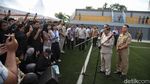 Pramono Pamer Tendangan Saat Tinjau Revitalisasi Stadion Tugu