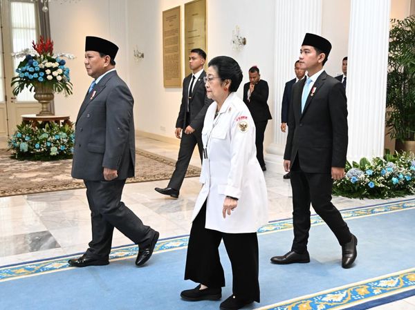 Potret Prabowo, Gibran dan Megawati Tampil Bareng di Satu Acara