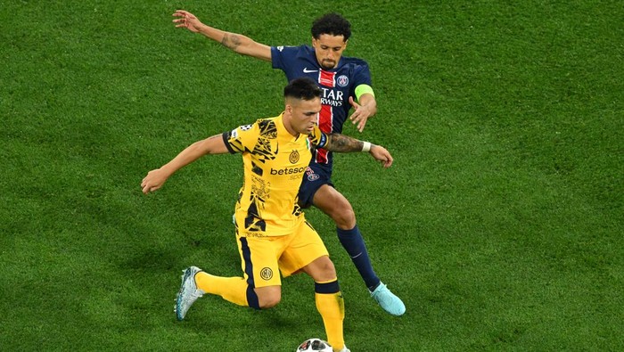 PSG vs Inter Milan, tamat Liga Champions Soccer Football - Champions League - Final - Paris St Germain v Inter Milan - Allianz Arena, Munich, Germany - May 31, 2025 Inter Milans Lautaro Martinez in action with Paris St Germains Marquinhos REUTERS/Annegret Hilse
