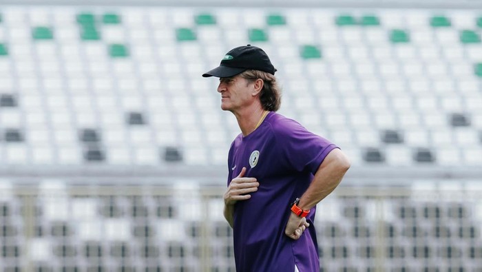 PSS Sleman Pelatih PSS Sleman, Pieter Huistra di Stadion Maguwoharjo, Sleman, Selasa (20/5/2025).