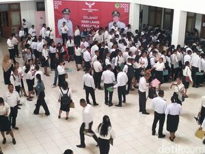 Semringahnya Ribuan PPPK Manggarai Barat Seusai Terima SK Pengangkatan Semringahnya Ribuan PPPK Manggarai Barat Seusai Terima SK Pengangkatan