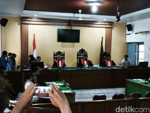 Sidang Dugaan Ijazah Palsu Jokowi di PN Solo Lanjut Pembacaan Gugatan Sidang Dugaan Ijazah Palsu Jokowi di PN Solo Lanjut Pembacaan Gugatan