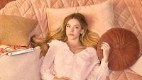 8 Gaya Seksi Sydney Sweeney, Artis Viral Jual Sabun dari Air Bekas Mandi