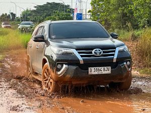Komunitas Rayakan Ultah Ke-18, Fortuner Diajak Main Tanah Komunitas Rayakan Ultah Ke-18, Fortuner Diajak Main Tanah