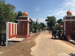 Tepati Janji Kampanye, Eman Bangun Tugu Batas Desa di Majalengka