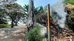 Kesal Tetangga Suka Bakar Sampah, Warga Purworejo Beri Sentilan