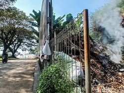 Muak Sama Tetangga Hobi Bakar Sampah, Ini Cara Warga Purworejo Beri Sentilan
