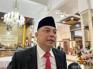 Walkot Eri Minta Warganya yang Sakit Pakai Masker demi Cegah COVID-19 Walkot Eri Minta Warganya yang Sakit Pakai Masker demi Cegah COVID-19