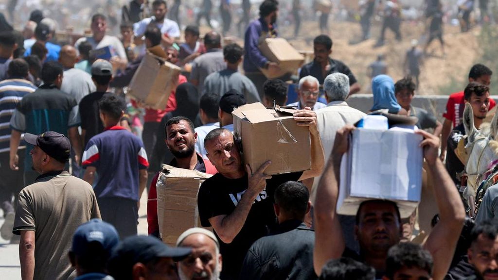 Warga Palestina Terima Bantuan Saat Serangan Israel Terus Berlanjut Warga Palestina Terima Bantuan Saat Serangan Israel Terus Berlanjut