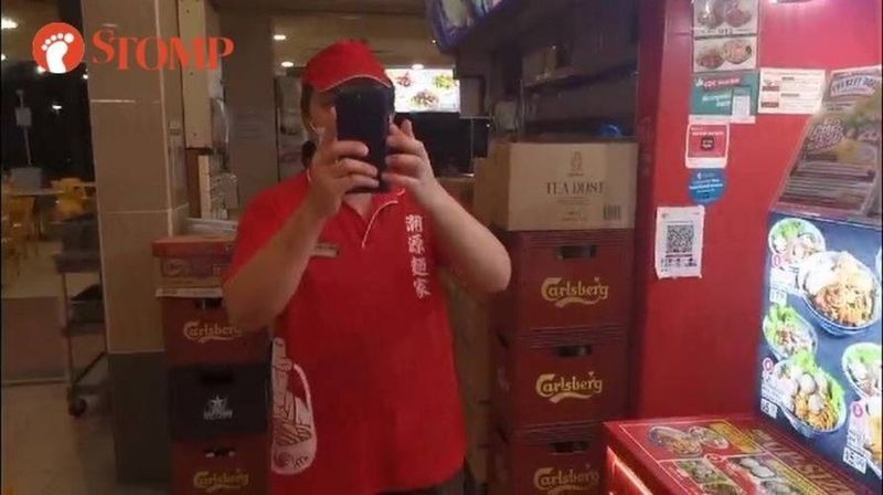 5 Aksi Pelayan Tak Sopan, Labrak Pengunjung hingga Campur Minuman dengan Darah