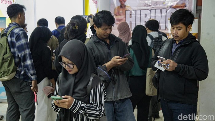 Jakarta Job Fair hadir di GOR Tanjung Duren dan GOR Kebon Jeruk, Jakarta Barat. Acara ini disertai belasan perusahaan yang membuka ribuan lowongan pekerjaan.