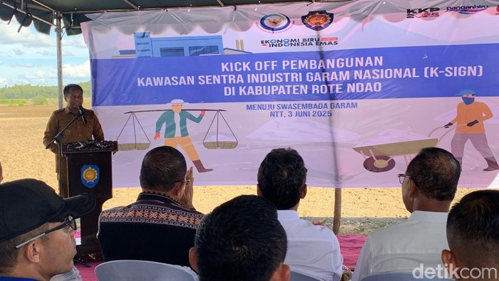 Bupati NTT Berkaca-kaca Bicara Proyek Tambak Garam Bupati NTT Berkaca-kaca Bicara Proyek Tambak Garam