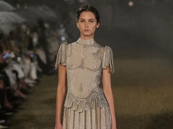 Foto: Dior Cruise 2026, Koleksi Perpisahan Desainer Maria Grazia Chiuri