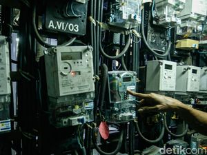 Diskon Tarif Listrik 50% Batal, Warga Kecewa Diskon Tarif Listrik 50% Batal, Warga Kecewa