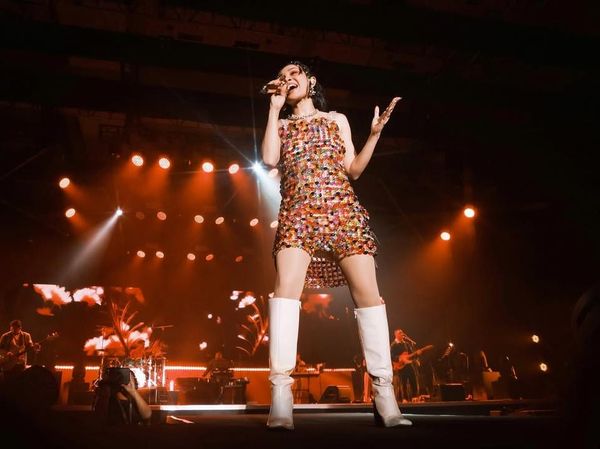 Foto: Gaya Andien yang Makin Playful di Panggung, Kuat dengan Vibe Retro